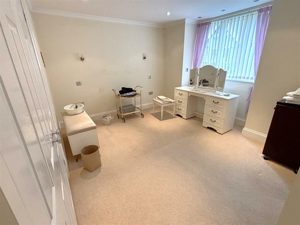 Bedroom 1.jpeg
