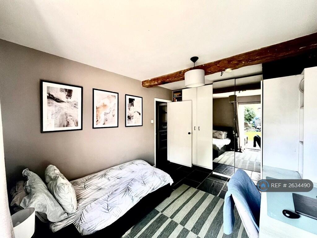 Bedroom/Study