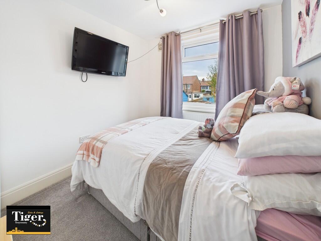 CAM02176G0-PR0553...