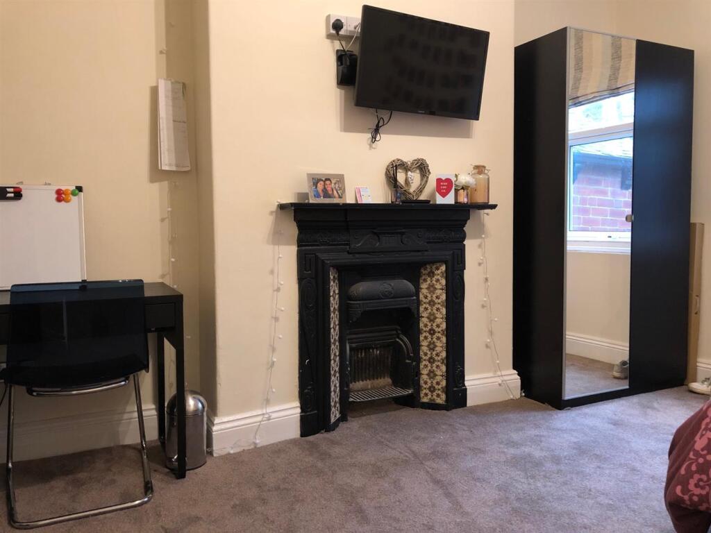 Bedroom 2.jpg