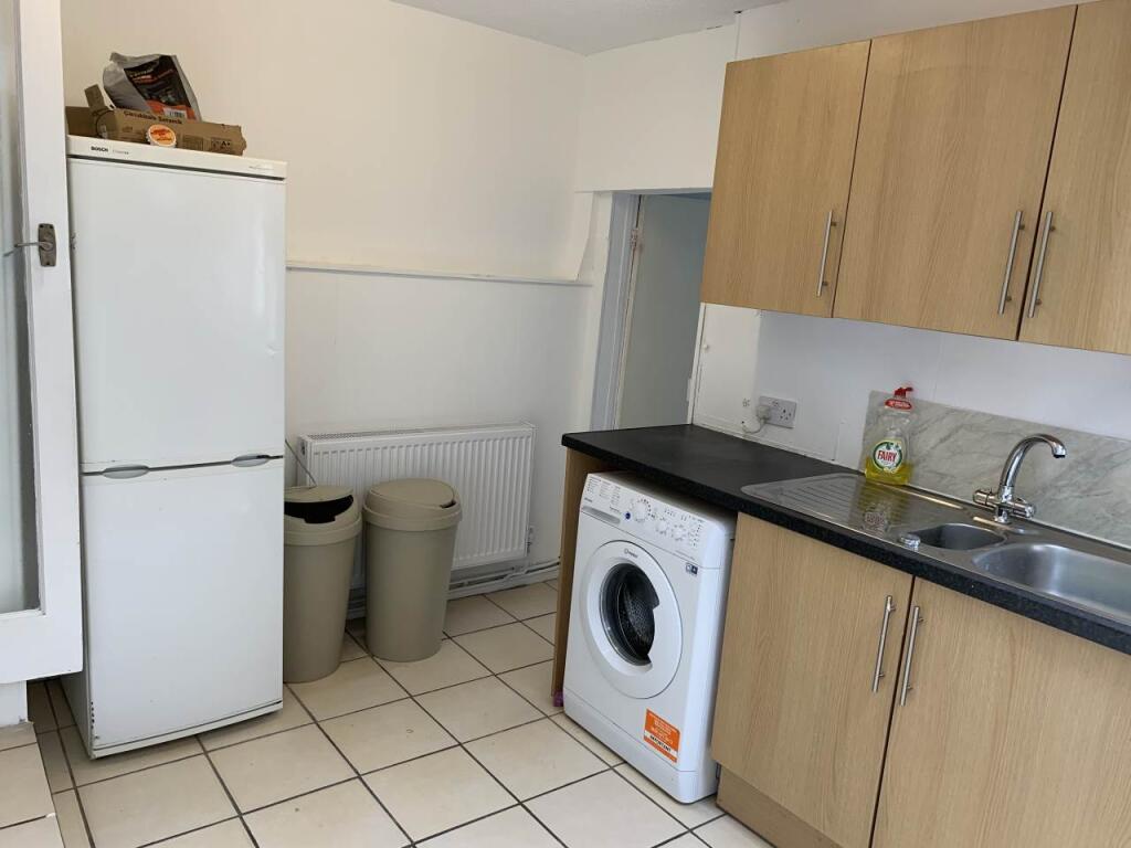Kitchen Reverse Angl