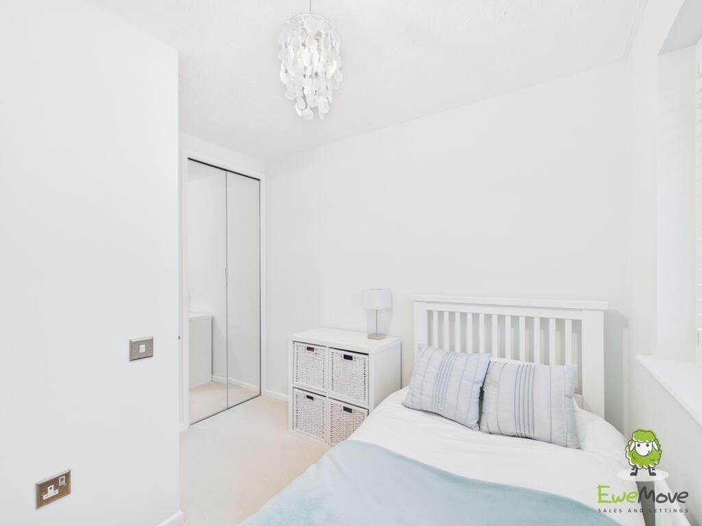 EweMove Estate Agents Basingstoke - Wood Close - B