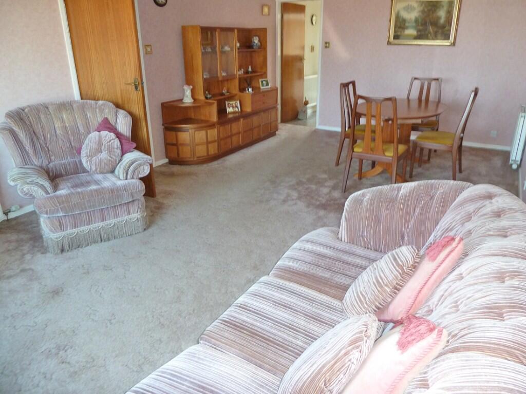 Lounge/dining room