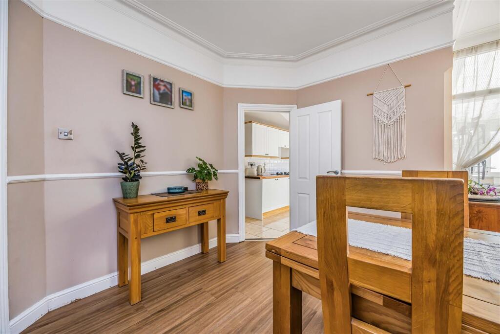 32 Hewett Road, Hilsea-Small-PorticoMarketing-Sold