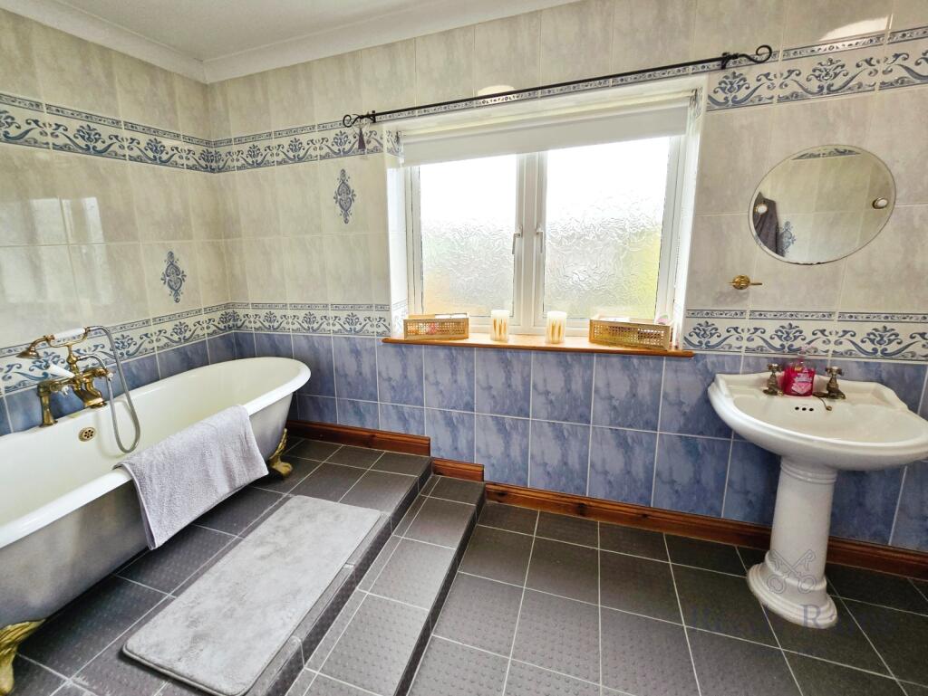 En-Suite Bathroom
