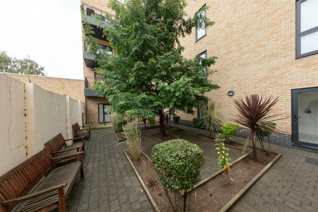 Blackhorse Road, E17