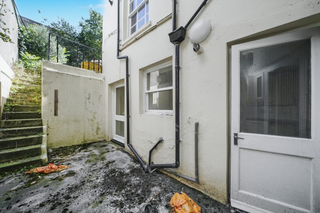 Basement Flat, 88 Lansdowne Place, Hove, BN3 1FH