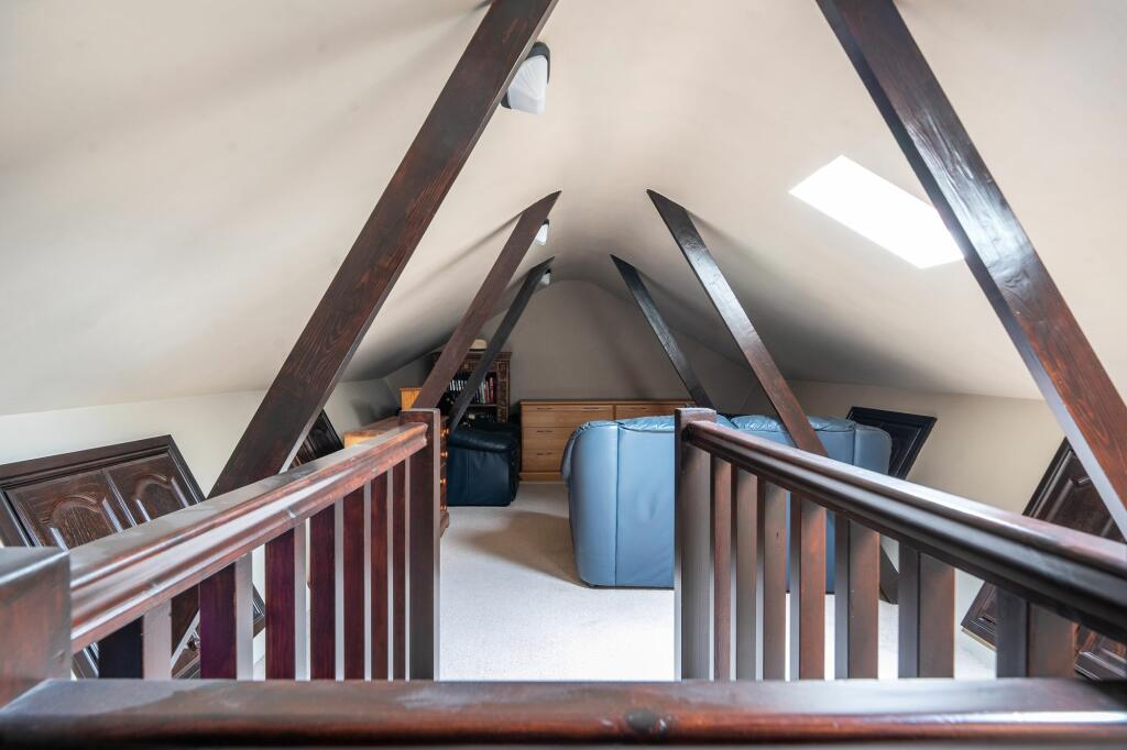 LOFT ROOM