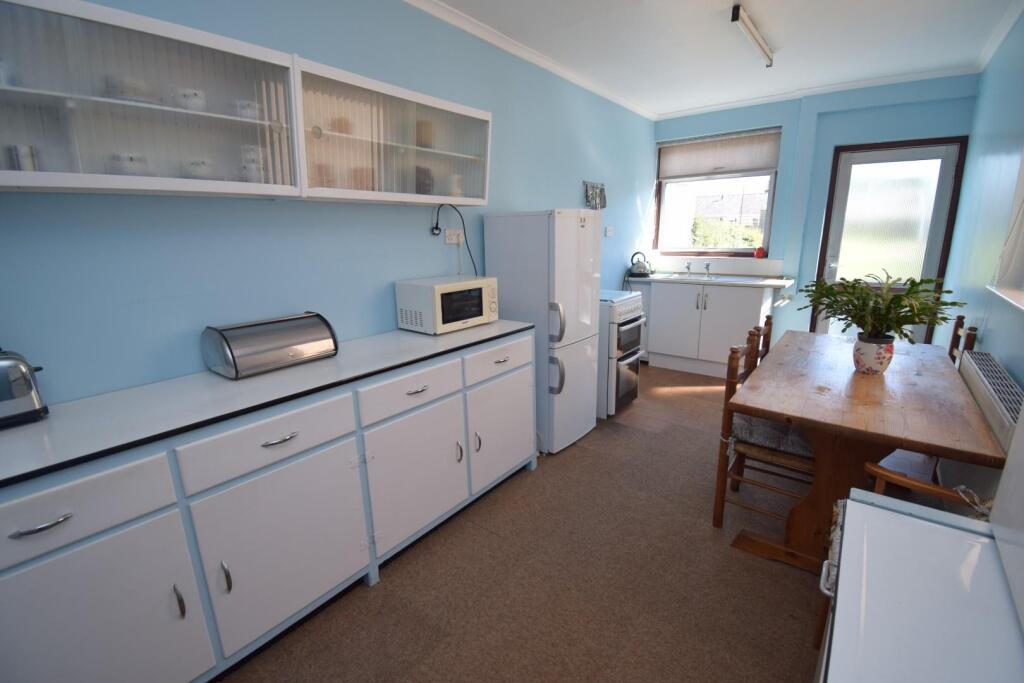 Kitchen (2).JPG