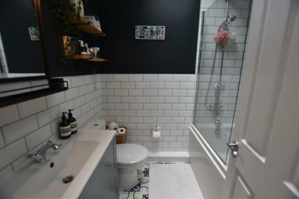 Bathroom.JPG