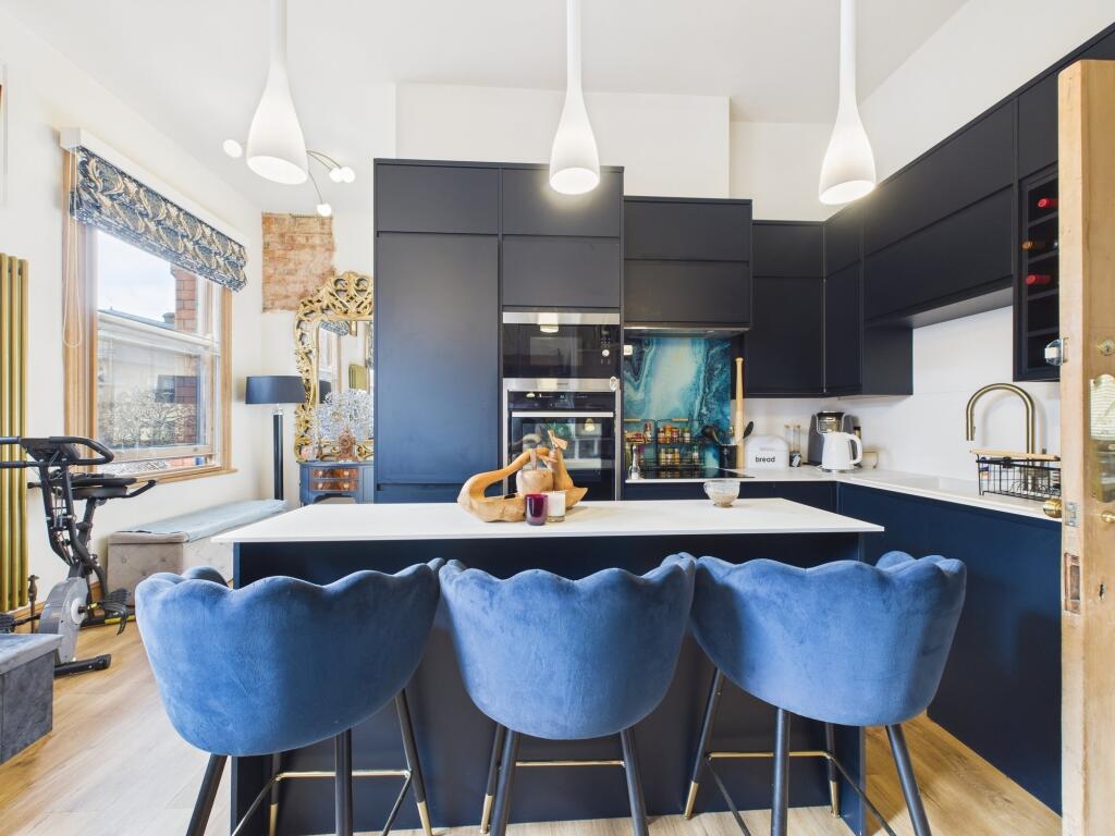 open plan lounge &amp; kitchen