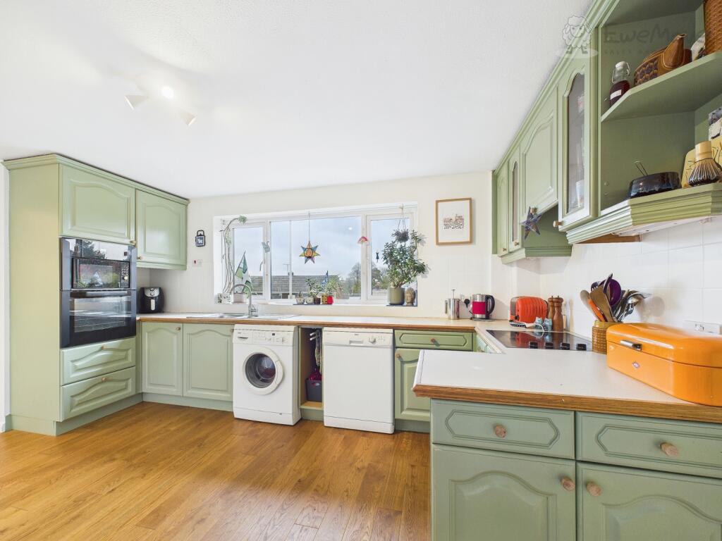 EWEMOVE TIVERTON - KITCHEN