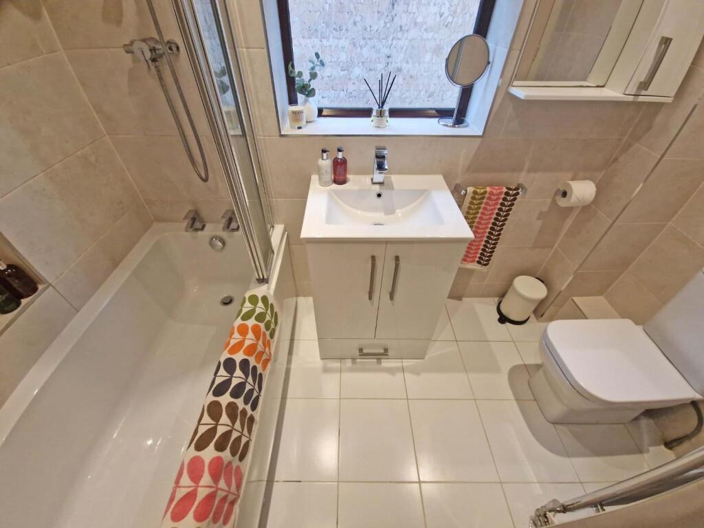 bathroom1.jpg