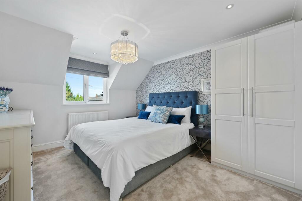 Master Bedrom.jpg