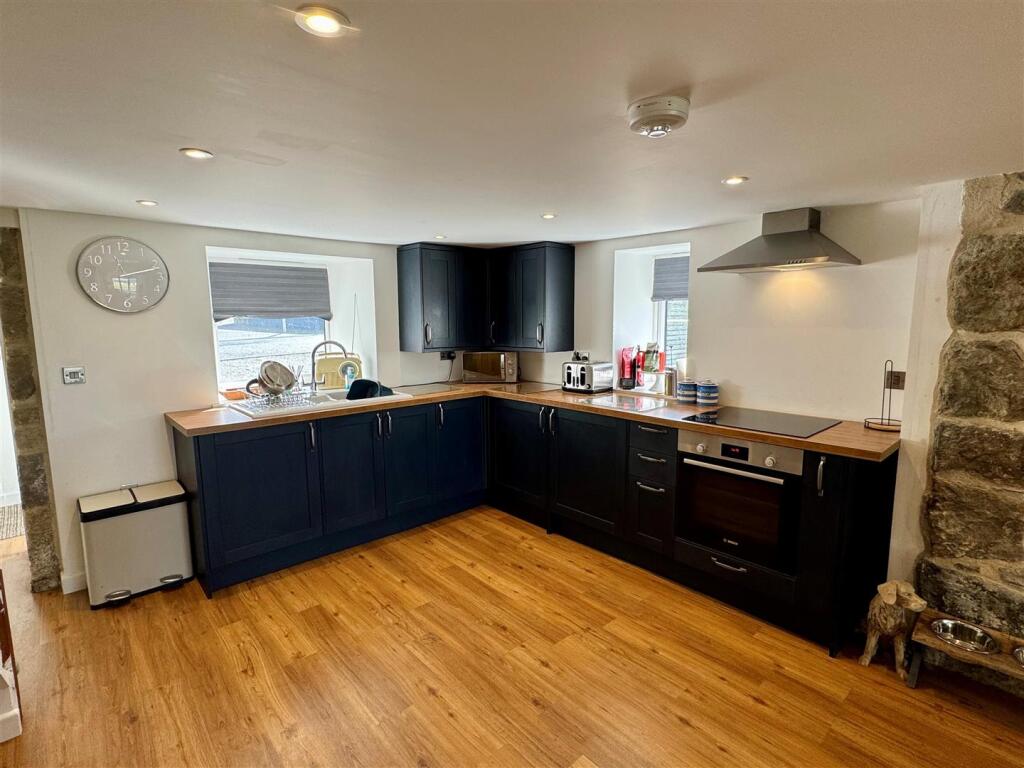 4 Higher Fraddon Kitchen Area
