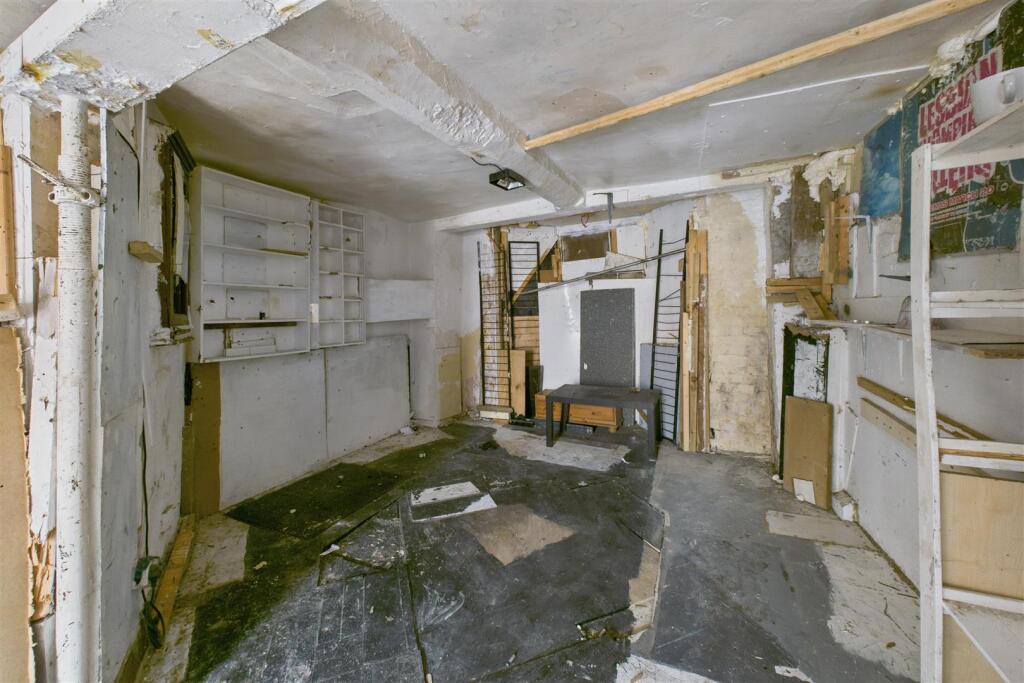 150, East Reach Taunton, Somerset, TA1 3HT | Holli