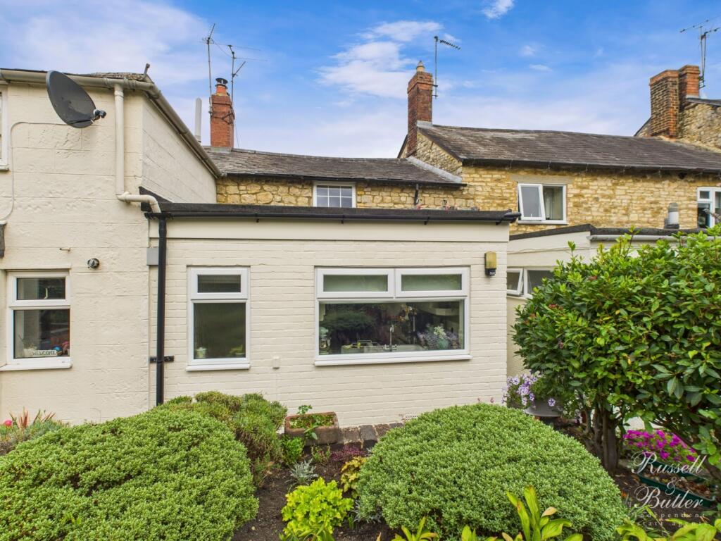 CAM01995G0-PR0346-STILL044