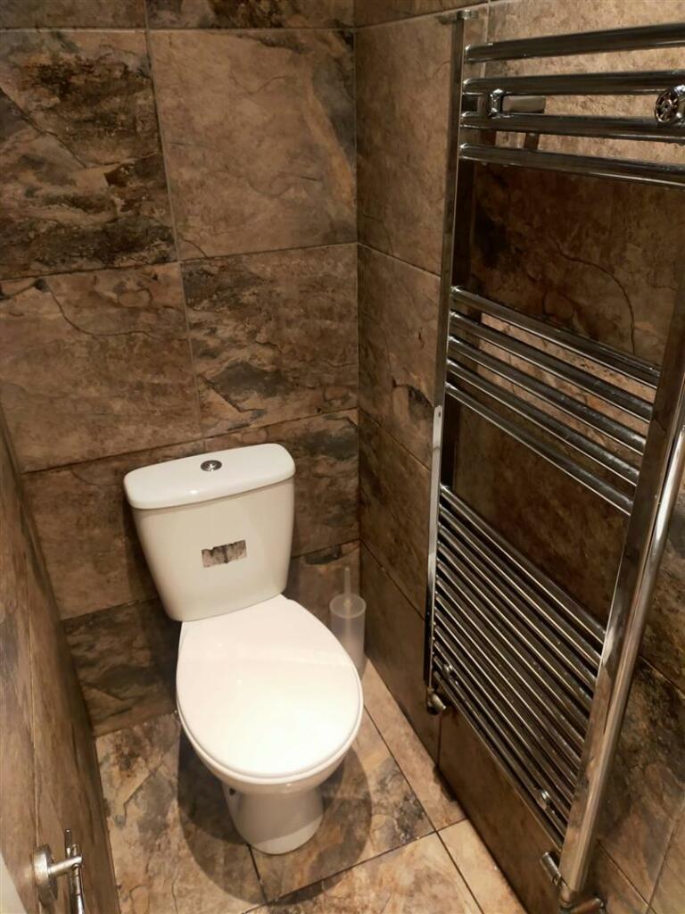 bathroom2.jpg