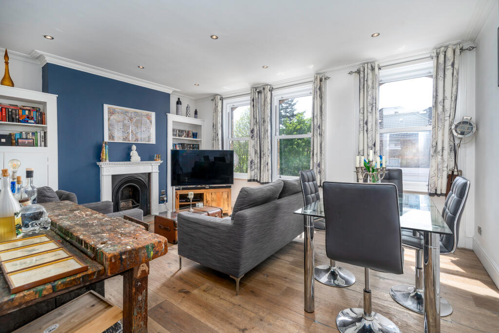 Reception 2 bedroom Flat Anerley Road SE19 For Sale