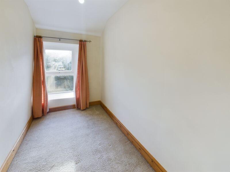 bedroom/cot room/study