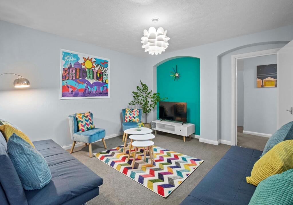 Flat A CM Lounge 2.jpg
