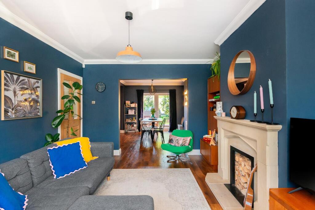 2H0S6HN - Living Room A.jpg