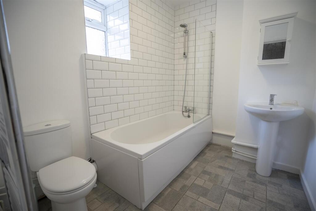 BroccoBankBathroom4.jpg