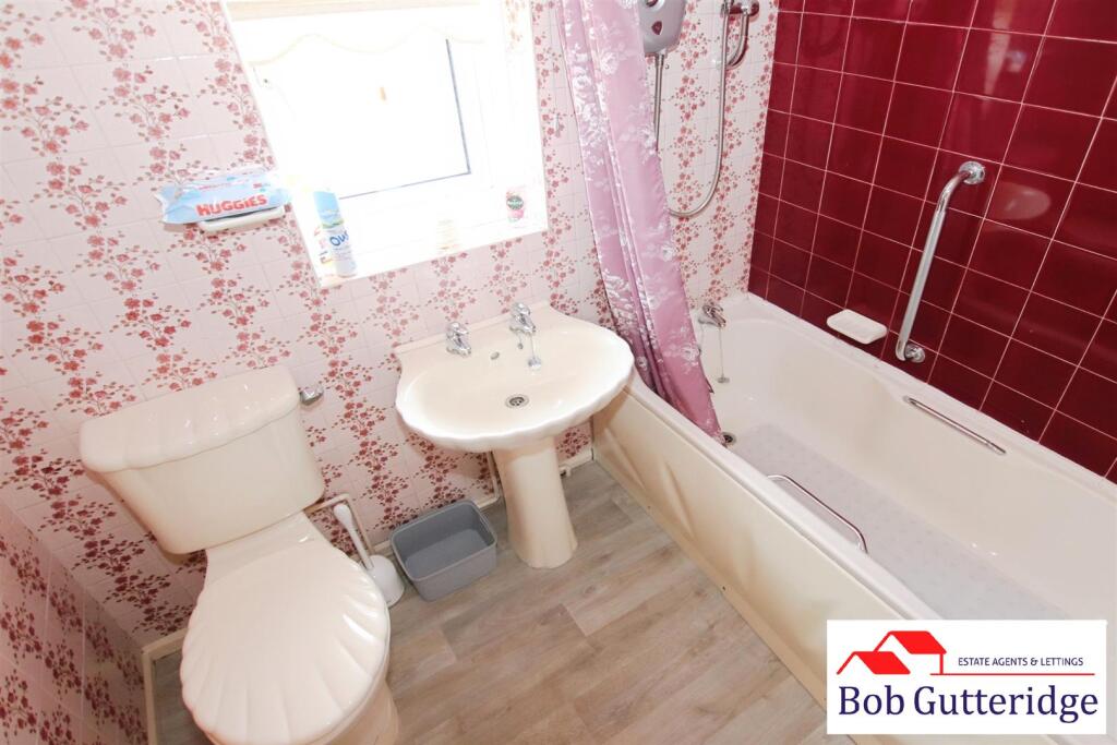 FIRST FLOOR BATHROOM