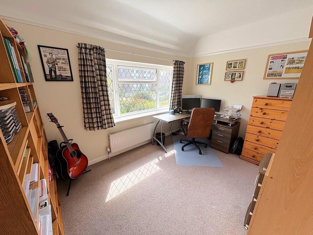 27 de la Warr Road - Bedroom5.jpg