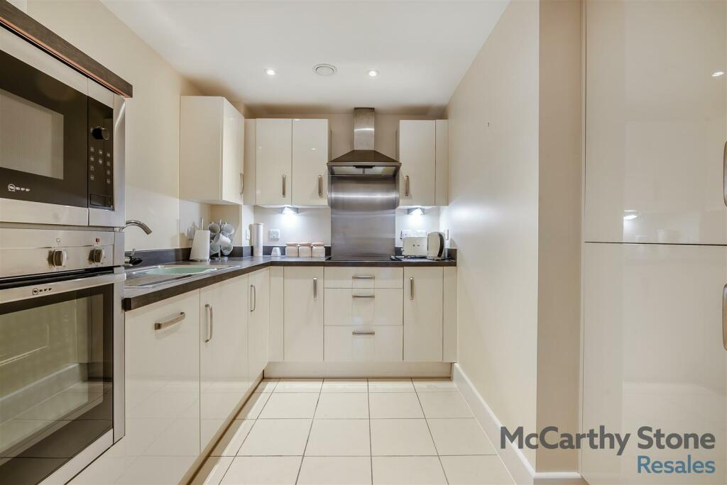 8630798-interior01.jpg
