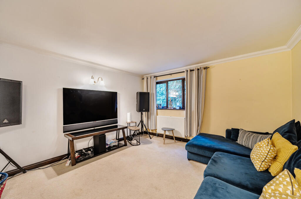 1348458-3-68c2cdc...