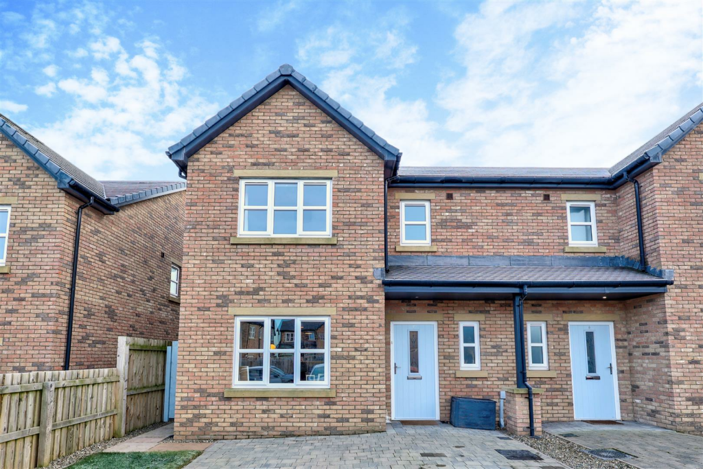 7 Maypole Gardens