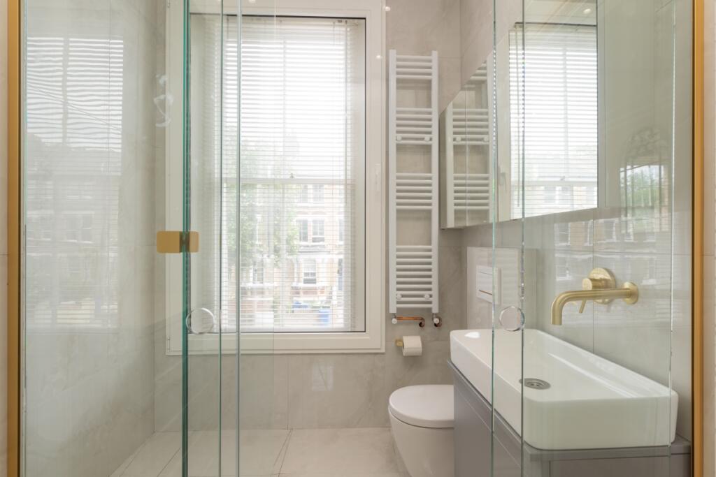 Trafalgar Avenue ...