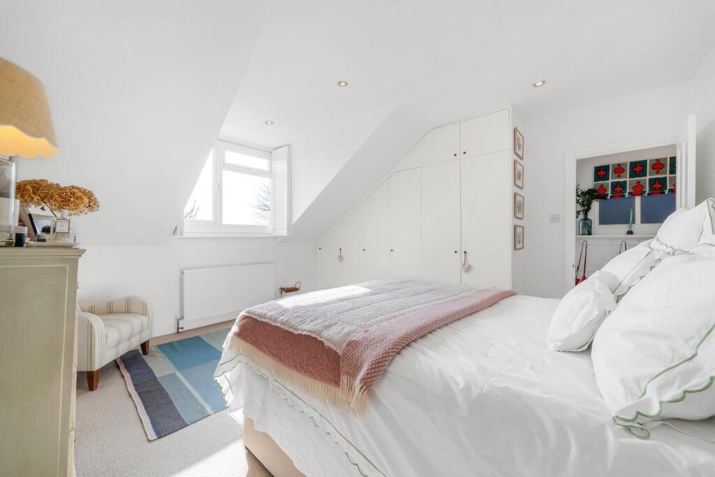Bedroom (3).jpg