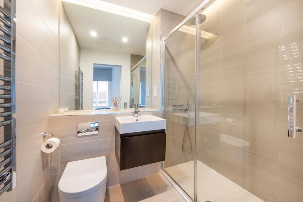 BATHROOM 2.jpg