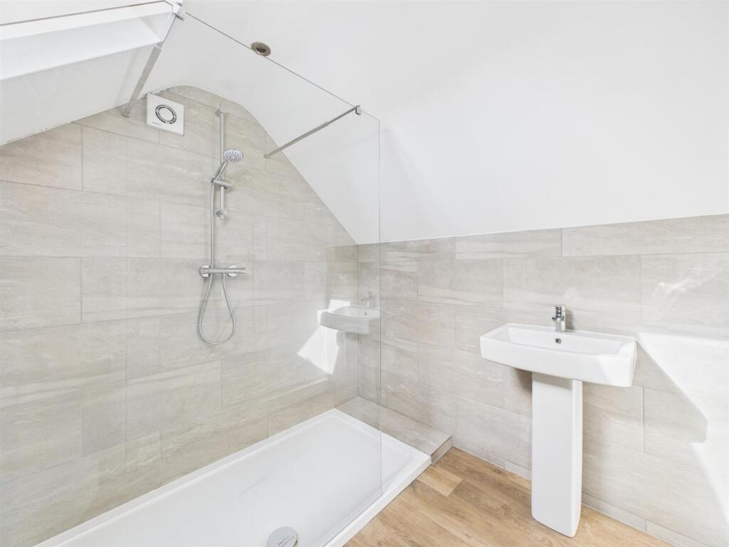 Superbly Appointed Shower Room