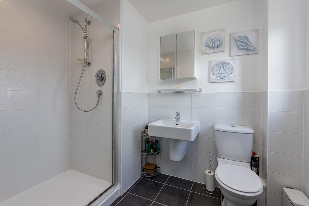 Ensuite shower ro...