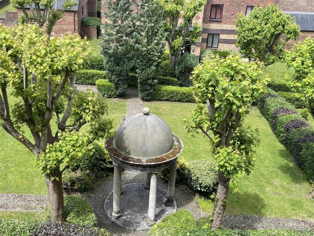Franklin Court Garden.jpg