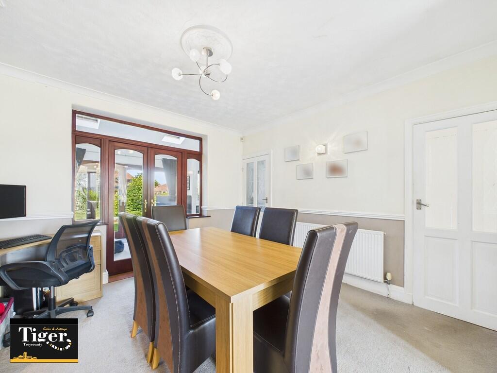 CAM02176G0-PR0505...