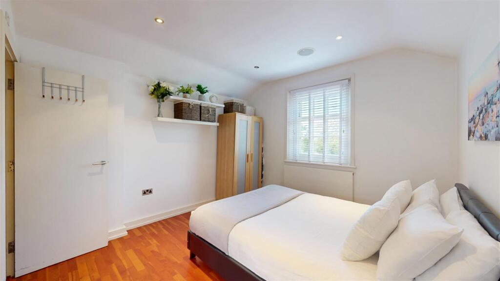 The Woodlands, Flat 7 Bedroom One 1.jpg
