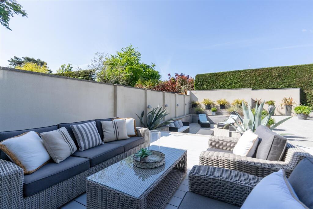 Outdoor Sitting