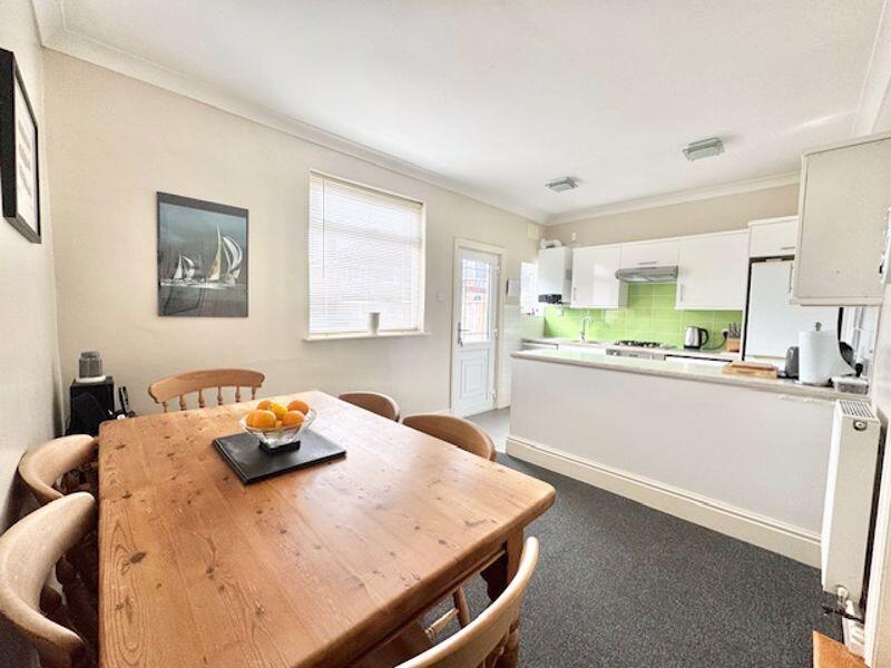 Kitchen breakfast dining room