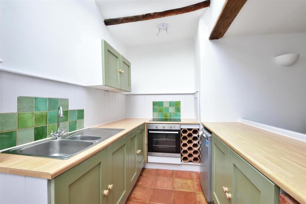 kitchen new 1.jpg