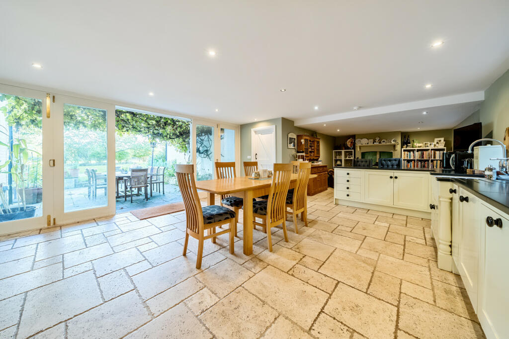 32' Kitchen Dining Room