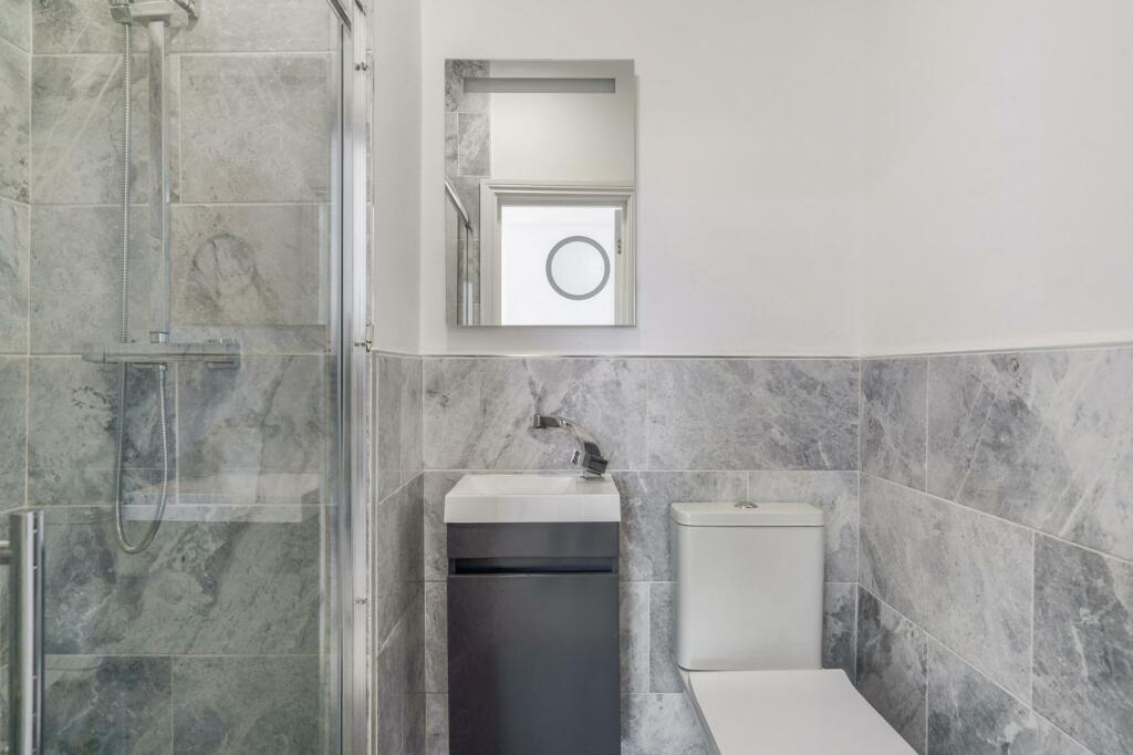 ensuite.jpg