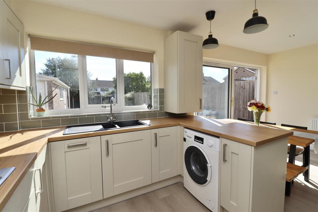 DINING/KITCHEN