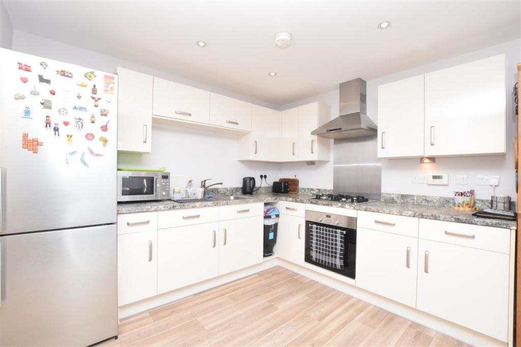 LIVING/KITCHEN