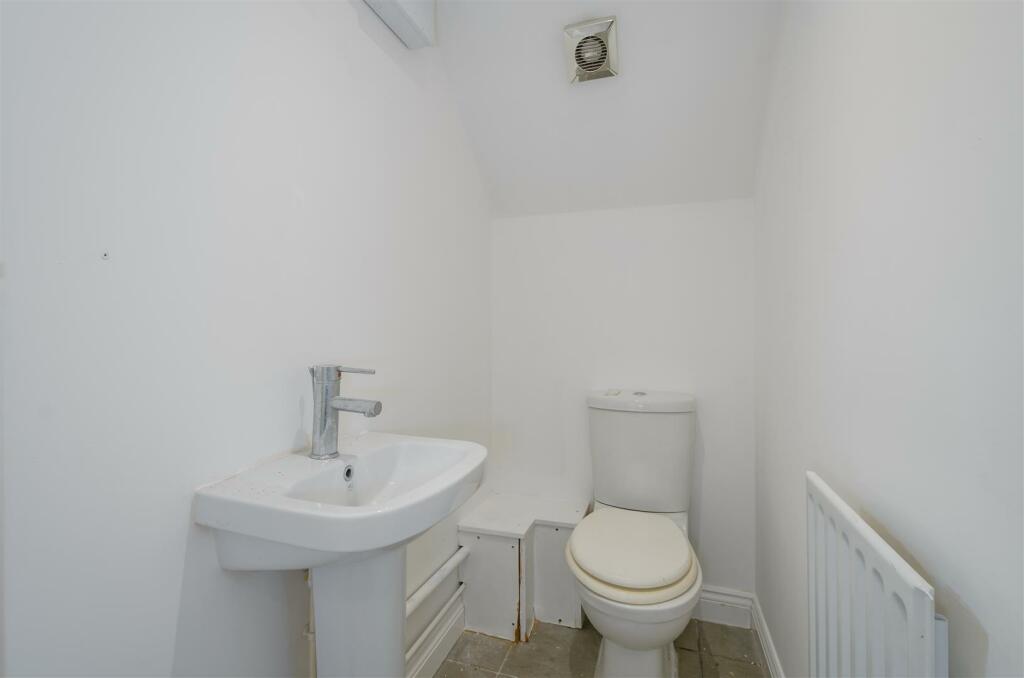 Ground Floor W.c