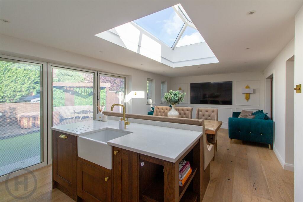 Kitchen (13).jpg