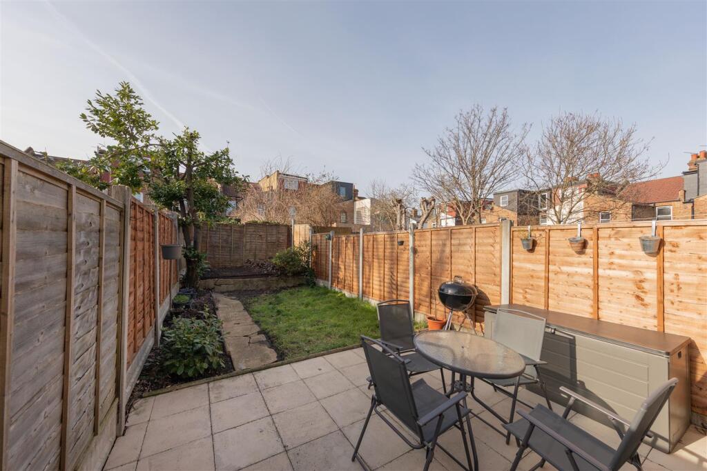 Farnborough Avenue E17